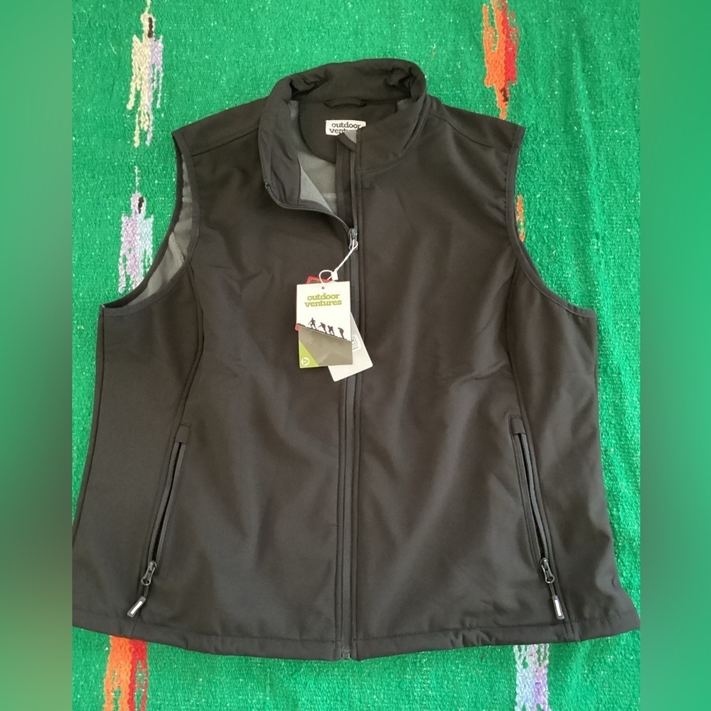 NWT- Out door Venture fleece lined vest -SZ XXL
PIT TO PIT 23”
Length 26”
CR135